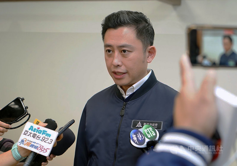 對於國民黨主席朱立倫主張竹竹苗2026合併升格,新竹市長林智堅(圖)29日受訪指出,「這是假議題」,不論竹竹或竹竹苗合併,關鍵都在於民意,大新竹就是共同生活圈,而2026竹竹苗合併升格,是國民黨用來阻礙竹竹合併加速完成的說詞。中央社記者郭宣彣攝 110年12月29日