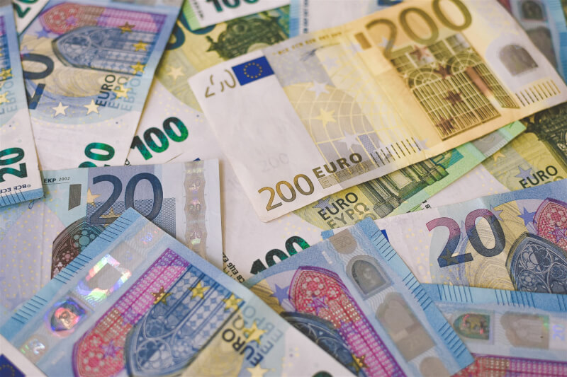 歐盟統計局表示，歐元區去年12月通膨年增率為9.2%。（示意圖／圖取自Unsplash圖庫）