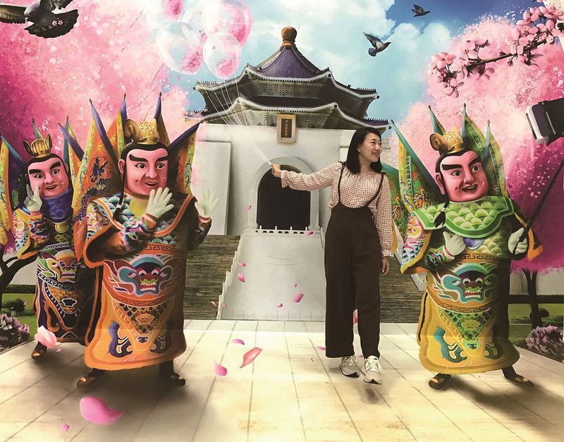 中正紀念堂管理處2021年底再度推出3D藝術展,特別結合極具台灣民俗文化特色的「電音三太子」陪伴民眾「逗陣遊台灣」,要和大家一起開心迎接新年到來。(文化部提供)中央社記者王寶兒傳真 110年12月29日