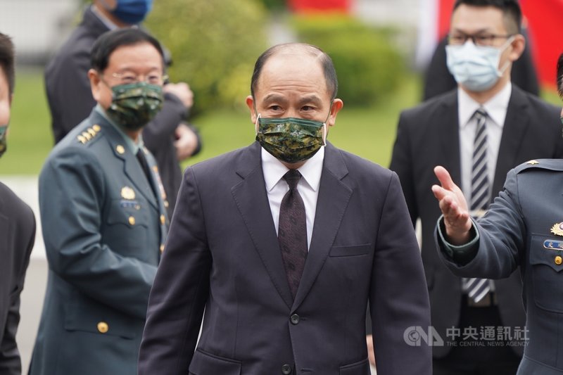 國防部全民防衛動員署揭牌典禮30日上午在忠愛營區舉行,出任首任署長的國防部資源規劃司長白捷隆(中)出席。中央社記者徐肇昌攝 110年12月30日