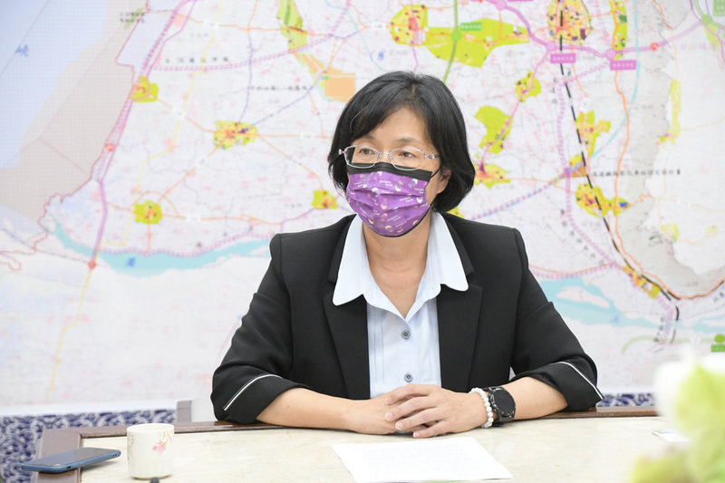 政壇近日熱議大新竹縣市合併升格,彰化縣率先提出升格計畫書送達內政部審查,縣長王惠美30日再次懇請中央全力支持彰化縣升格,指出縣內不分黨派立委、議員皆全力支持,彰化縣升格最沒有爭議,再次懇請中央支持升格,她也會全力、努力爭取。(彰化縣政府提供)中央社記者蕭博陽彰化縣傳真 110年12月30日