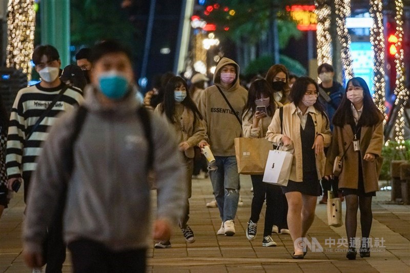 氣象局31日表示，東北季風持續影響，夜晚清晨各地低溫約攝氏12至16度，新竹以南部分地區因輻射冷卻作用出現10度左右的低溫。（中央社檔案照片）