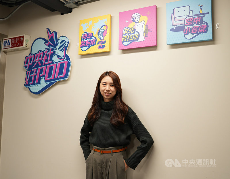 台灣數位外交協會理事長郭家佑日前受邀擔任中央社Podcast節目「空中小客廳」 嘉賓,分享在疫情下,如何從向外國人宣傳台灣,轉型為接觸在台外國人。中央社記者吳桓中攝 110年12月31日