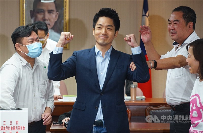 國民黨黨內人士說,立委蔣萬安(中)被視為2022地方選舉台北市的強棒。