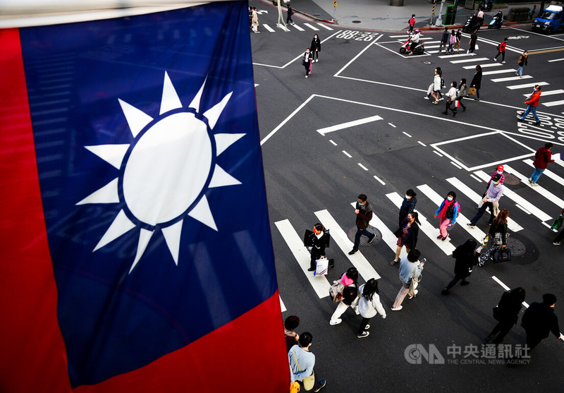 勞動部3日公布最新減班休息(無薪假)統計,共實施2605家、1萬8272人,較上期增加18家、19人,與110年12月24日公布實施家數2587家、實施人數1萬8253人相比,這次家數增加18家,人數增加19人。中央社記者王騰毅攝 111年1月3日