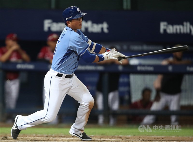 中職統一獅隊4日簽下原本效力富邦悍將隊的野手胡金龍。(中央社檔案照片)