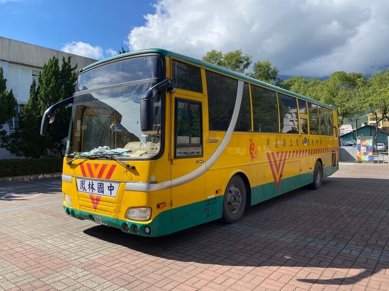花蓮縣幅員南北狹長,偏遠地區學生上學仰賴學校交通車,因部分車輛達使用年限,花蓮縣政府爭取教育部專款補助獲核定,將陸續汰換5台老舊車輛。(花蓮縣政府提供)中央社記者張祈傳真 111年1月5日