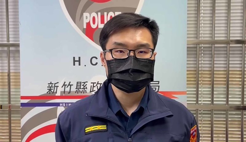 新竹縣政府警察局竹北分局三民所長黃子軒（圖）表示，5日轄內醫院報稱有醫療暴力案件，一名男子酒後就醫，疑不滿醫護人員要他等待，與友人攻擊護理師，2名男子訊後，依違反醫療法移送新竹地檢署偵辦。（警方提供）中央社記者郭宣彣傳真  111年1月5日