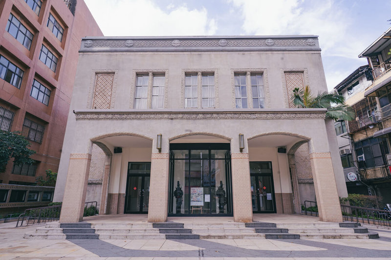 新竹市影像博物館為全台首座有冷卻設備歐化劇場,目前由文創團隊進駐,將串聯策展、觀影、選書、飲食等服務。(新竹市政府提供)中央社記者魯鋼駿傳真 111年1月7日