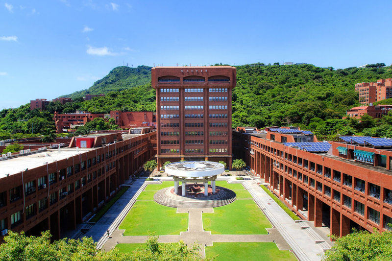 國立中山大學「國家重點領域研究學院」計畫經教育部審議通過,111學年度起開設「先進半導體封測研究所」和「精密電子零組件研究所」。(中山大學提供)中央社記者曾以寧傳真 111年1月10日