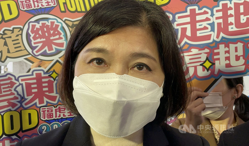 台中市第2選區立委補選落幕，台灣基進和民進黨立委蘇治芬點名要下架雲林張家；對此雲林縣長張麗善（圖）11日接受媒體聯訪時回應，她現在專心縣政，但也請大家別忘了「雲林除了張家，還有一個蘇家」。中央社記者姜宜菁攝  111年1月11日