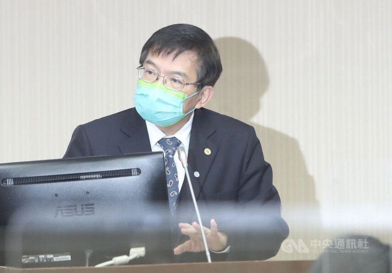 針對雙鐵及景點防疫是否加嚴,交通部長王國材12日表示,24日前仍維持二級警戒,依指揮中心指引辦理,若有疫情狀況,就會啟動較嚴格的防疫措施,但目前沒有這樣的計畫。中央社記者吳家昇攝 111年1月12日