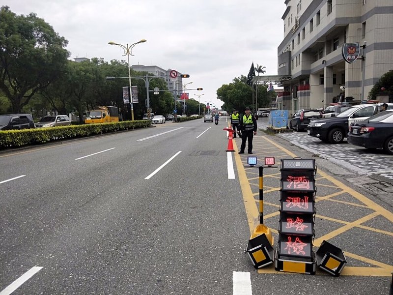 花蓮地檢署13日表示,為貫徹法務部嚴懲酒駕政策,針對5年內3犯以上酒駕累犯、經法院判處6個月以下徒刑,不准易科罰金,經盤點花檢共12件酒駕受刑人符合條件,將陸續通知到案說明後,發監執行。(花蓮警分局提供)中央社記者張祈傳真 111年1月13日