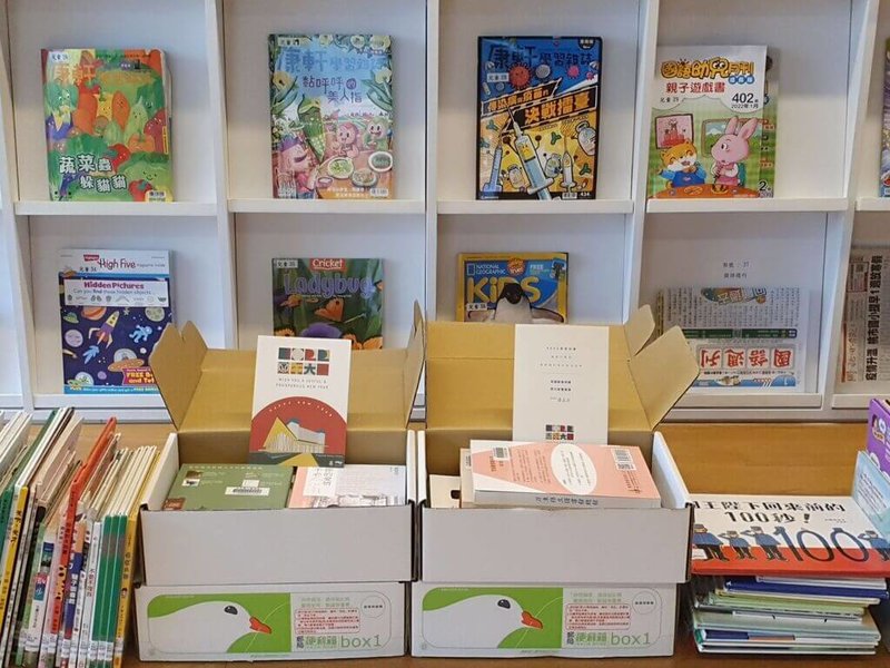 春節將至,屏東縣33鄉鎮市立圖書館18日將推出「春節書寶箱」活動,提供710個書寶箱,年前免費配送到府,讓年味漫書香。(屏東縣政府提供)中央社記者郭芷瑄傳真 111年1月13日