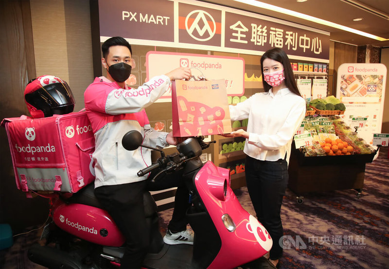全聯搶進外送商機,13日宣布攜手知名外送平台foodpanda,預估有助讓全聯外送服務覆蓋率達90%。中央社記者張新偉攝 111年1月13日