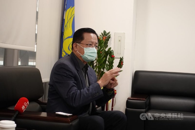 119消防節將至,消防署長蕭煥章(圖)13日表示,展望新的1年,除將致力增補全國消防人力外,針對消防員休假制度,也希望朝「勤一休一」和「兩班制」目標努力。中央社記者黃麗芸攝 111年1月13日
