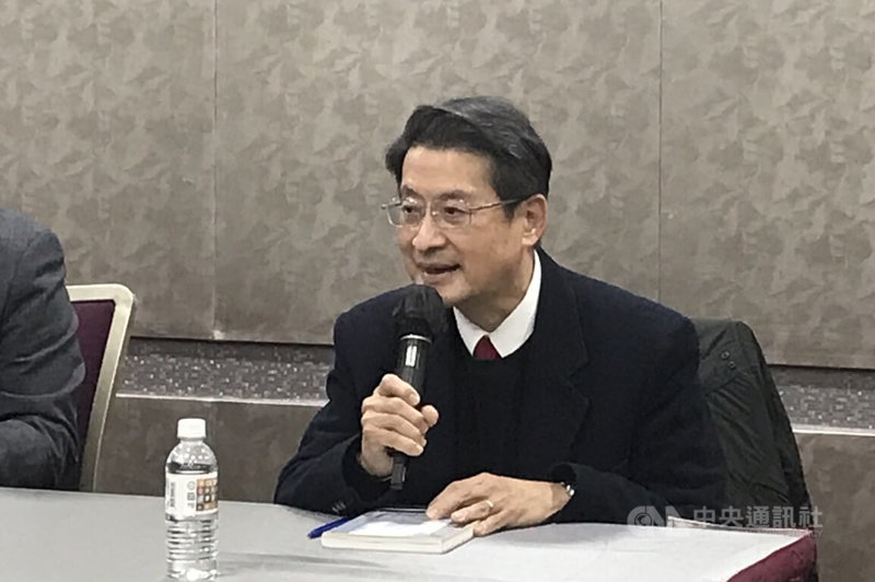 中研院院士吳玉山13日在台北論壇基金會舉辦的「2022年美中關係展望」講座，談及烏克蘭情勢。中央社記者翟思嘉台北攝  111年1月13日