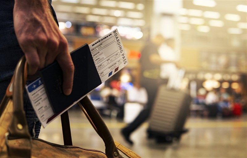 國際航空運輸協會12日表示,因Omicron疫情蔓延各國關閉國界,國際機票銷售在2021年末大幅減少。(圖取自Pixabay圖庫)
