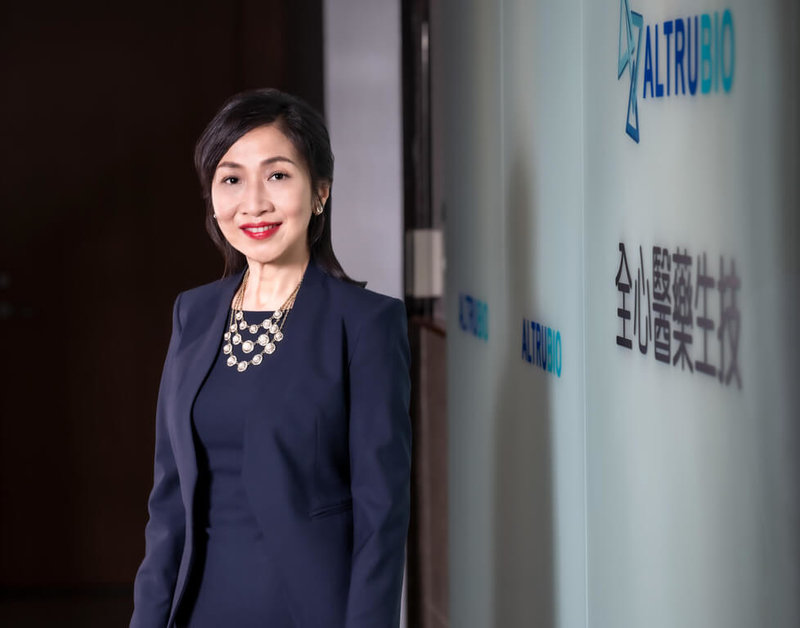 旅美生技專家周慧泉表示,疫情凸顯任一國家、小我或不合作的心態,疫情就難解決,而遠距工作對生技醫藥產業帶來的挑戰是實驗室與臨床試驗都必須轉型。(全心醫藥提供)中央社記者周世惠舊金山傳真 111年1月13日