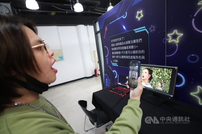 台北科技大學成立「元宇宙XR研發中心」,提供動態捕捉、虛擬網紅、虛擬製作、電子音樂等軟硬體,未來將攜手產官學研合作,打造元宇宙人才培育基地。中央社記者裴禛攝 111年1月14日