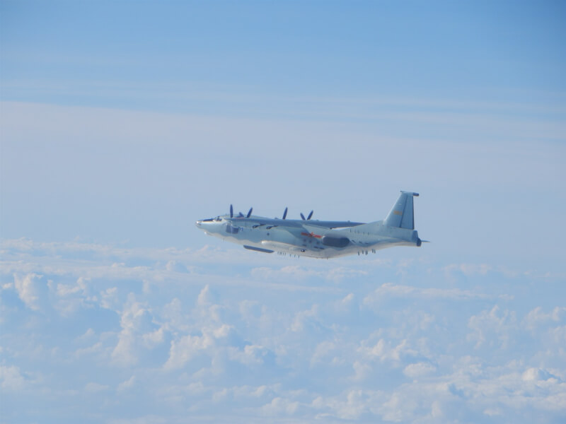 空軍14日晚間發布共機動態,有11架共機白天侵擾台灣西南防空識別區(ADIZ)。圖為運8電偵機同型機。(圖取自國防部網頁mnd.gov.tw)