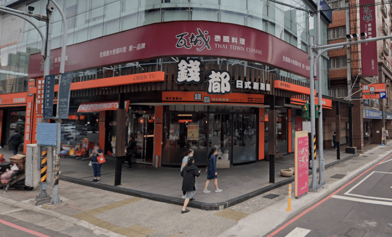 瓦城桃園中正店14日證實有一名員工確診,暫停營業3天。(圖取自Google地圖網頁google.com/maps)