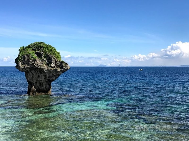 國內COVID-19本土疫情快速變化,屏東小琉球今年春節期間已有2至3成取消訂房。中央社記者李卉婷攝 111年1月15日