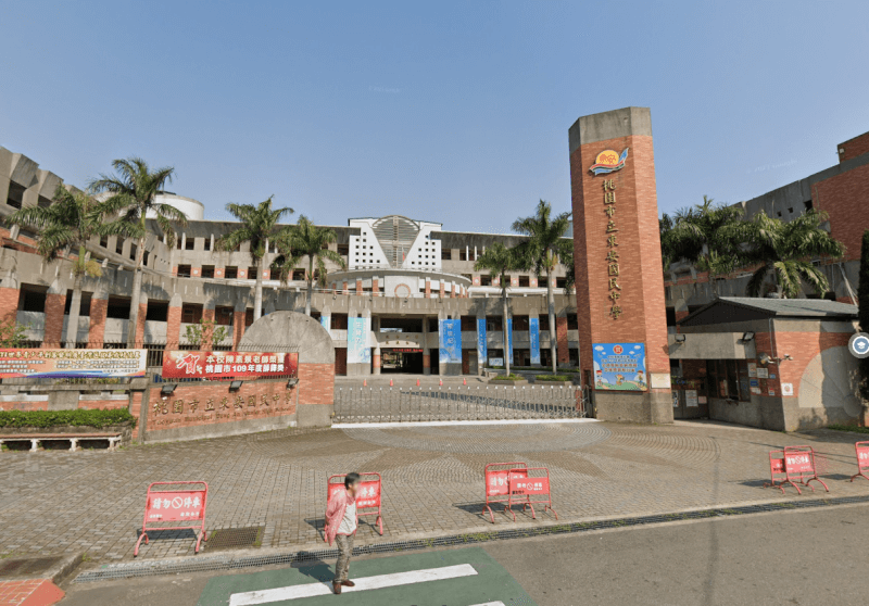 15日確診的一名西堤餐廳顧客,家人就讀東安國中,學校預防性停課1天、家人採檢中。(圖取自Google地圖網頁google.com/maps)