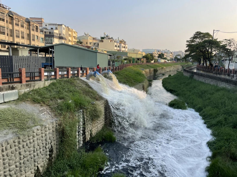 高雄市政府向中央爭取經費辦理仁武區灣內里澄觀路1588巷抽水機新設工程,近期完工,將於汛期加入運轉。(高雄市水利局提供)中央社記者蔡孟妤傳真 111年1月17日