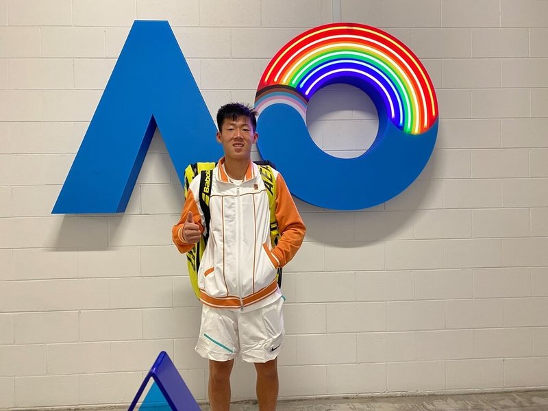 台灣網球好手曾俊欣(圖)17日在澳洲網球公開賽男單首輪以直落三不敵德國好手歐特,大滿貫會內賽初體驗告一段落,他分享參賽心得表示,發球還有很大進步空間,接下來將再調整、改進。(曾育德提供)中央社記者黃巧雯傳真 111年1月17日