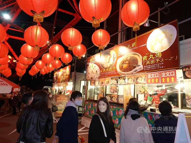 東京都17日新增3719例是上週4倍多,東京都今天與埼玉、千葉、神奈川3縣召開線上會議,提請中央政府實施「防止蔓延等重點措施」。(中央社檔案照片)