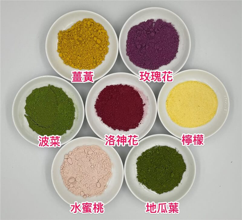 行政院農業委員會茶業改良場已技轉製作茶粉技術給業者,生產數種可沖泡飲用的蔬菜粉,營養又提升抗氧化力,也有將玫瑰花、水蜜桃製成粉。(茶改場提供)中央社記者楊淑閔傳真 111年1月17日