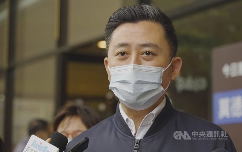 新竹市長林智堅(圖)17日視察COVID-19(2019冠狀病毒疾病)疫苗竹科施打站,並受訪指出,新竹縣某科大2師生確診,其中,案17932曾在11日晚間7至9時到巨城藏壽司用餐,已採檢相關餐廳員工等共265人,初步180人的PCR皆為陰性。中央社記者郭宣彣攝 111年1月17日