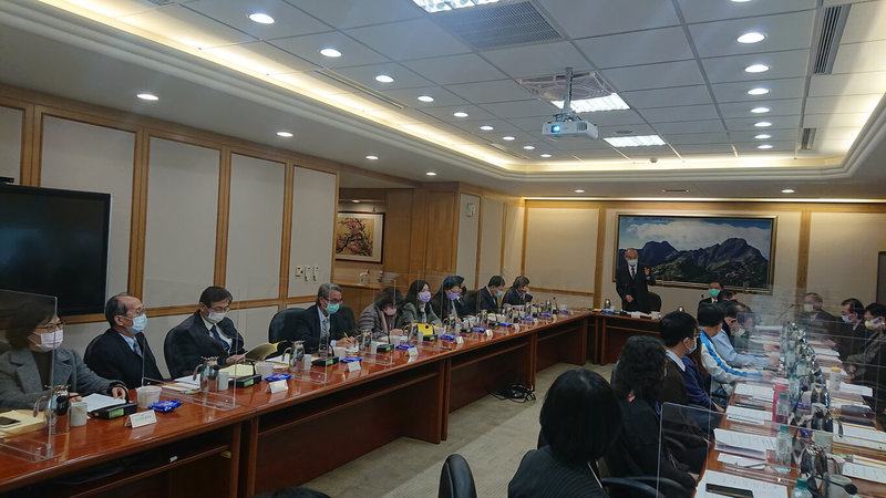 監察院司法及獄政委員會召集人林國明等10名監委,14日上午巡察最高檢察署,聽取業務簡報,並進行座談。(監察院提供)中央社記者陳俊華傳真 111年1月17日