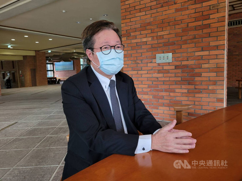 前宜蘭縣代理縣長陳金德(圖)18日上午在宜蘭縣議會舉行記者會指出,「大羅東地區治水防災區段徵收」涉弊,宜蘭縣長林姿妙涉圖利親友。中央社記者沈如峰宜蘭縣攝 111年1月18日
