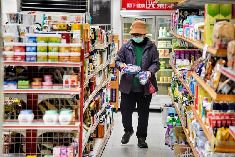 國發會主委龔明鑫表示,如果具備疫情持續獲得控制等因素,台灣今年經濟成長率最高可達4.6%。政府並將成立上中下游物價預警機制,及早因應物價波動。(中央社檔案照片)