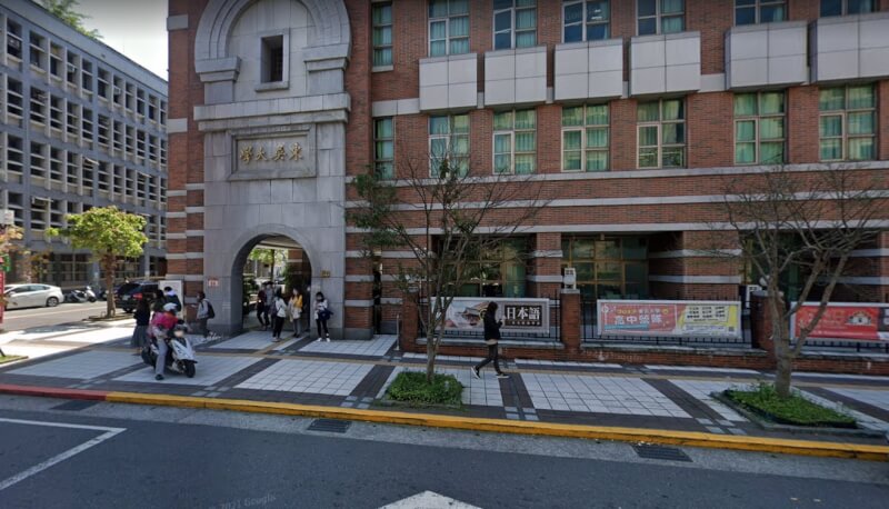 台北市衛生局表示,接獲桃園市通知,東吳大學城中校區(圖)有確診者足跡,將先進行清消。(圖取自Google地圖網頁google.com/maps)