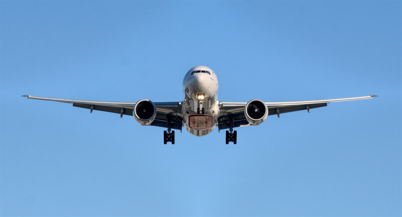 航空業者認為,最新C頻段5G服務可能導致為數可觀的飛機無法使用,讓美國航班大亂,成千上萬名美國旅客滯留海外。(圖取自Unsplash圖庫)