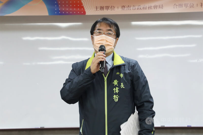 民進黨2日召開中執會,預計通過台南市、高雄市及嘉義縣3連任縣市長徵召。不過,台南市長黃偉哲(圖)的線民案,黨內仍有雜音,黃偉哲將在中執會統一說明。(中央社檔案照片)