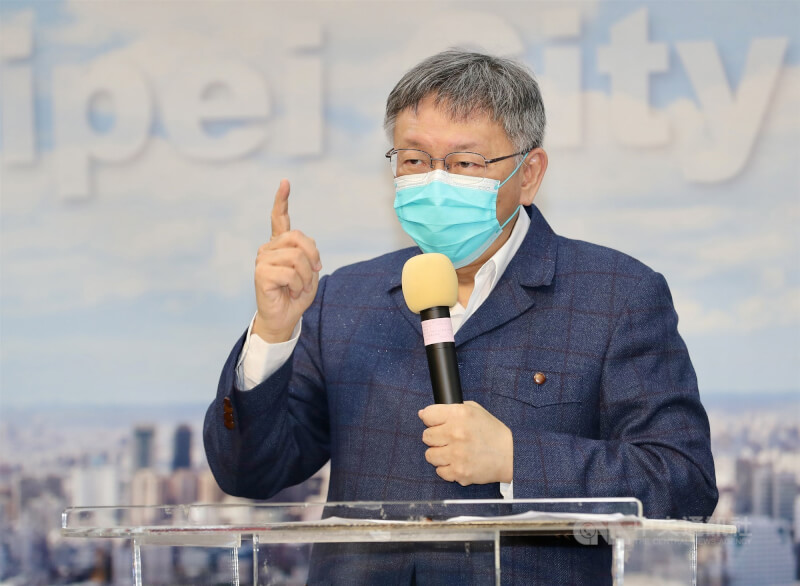 郝龍斌19日對於年底台北市長選舉拋出「藍白合」構想,柯文哲(圖)表示,他看到的是「藍綠合」,他也說民眾黨會單獨打敗「藍綠合」。(中央社檔案照片)