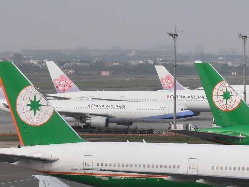 外電報導,美國電信業者啟用新的5G訊號可能干擾飛安,中華航空及長榮航空調整部分飛美航班時間。(中央社檔案照片)