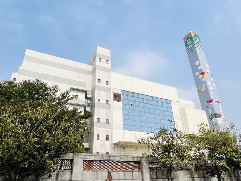 屏東崁頂焚化爐18日其中一個爐子破管而停爐,環保局緊急調度枋寮掩埋場暫置垃圾,並進行搶修,目前並不影響垃圾清運。中央社記者李卉婷攝 111年1月20日