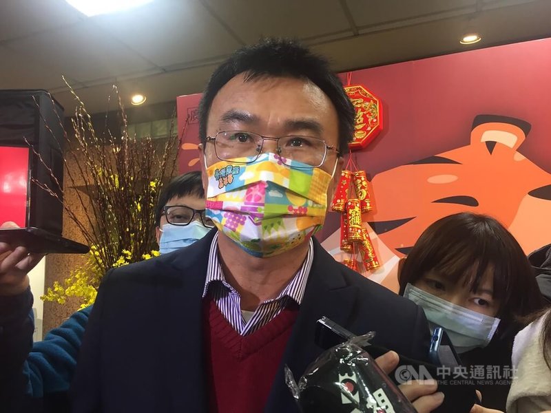 農委會主委陳吉仲20日說,防堵非洲豬瘟經郵包入境,最近已將來自中國、香港、澳門、越南、泰國的郵包列最高風險,每個郵包都會特地做加強檢查;並研議修辦法,對兩次寄違規包裹入境時祭罰則。中央社記者楊淑閔攝 111年1月20日