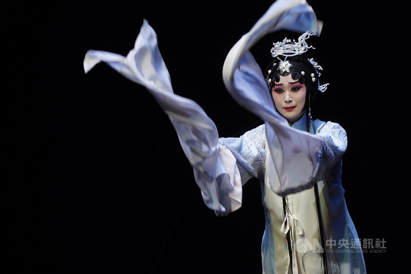 國光劇團20日在台灣戲曲中心大表演廳舉行「武動三國-她的凝視」彩排記者會,演出精彩片段。中央社記者徐肇昌攝 111年1月20日