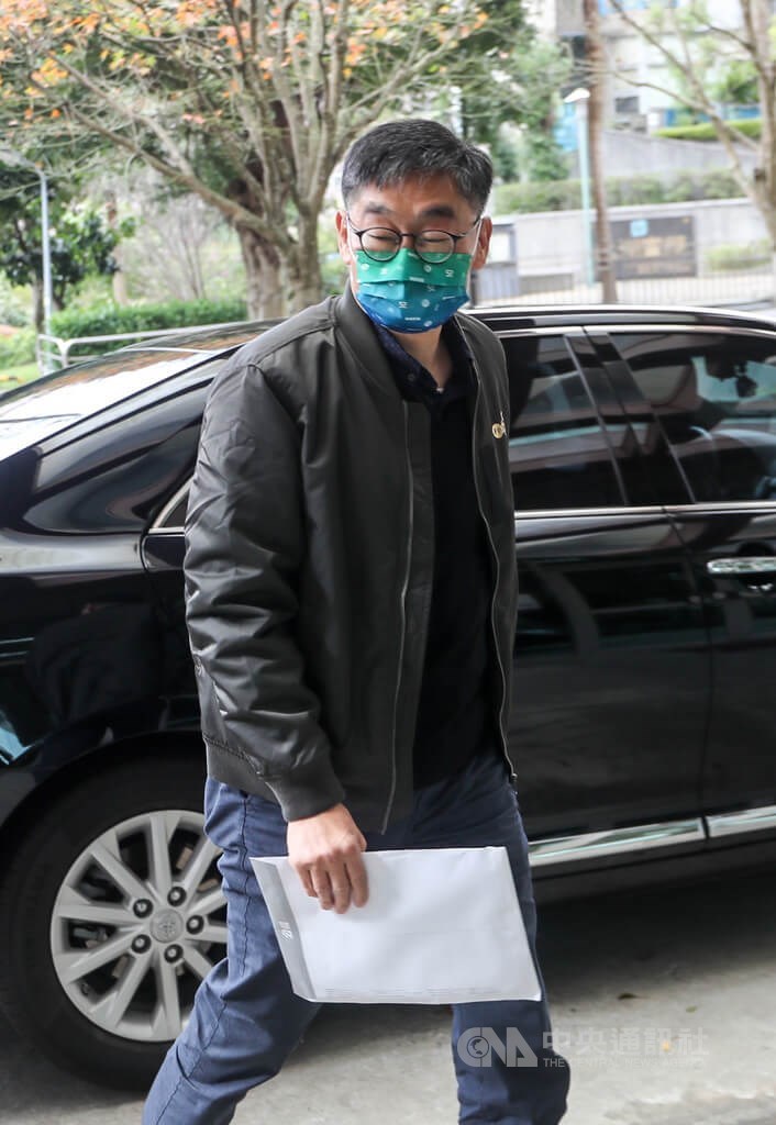 公視基金會20日在台北召開例行董事會,董事會後轉述,董事長陳郁秀會議中裁示,國會監督跟新聞自主都是民主的重要進程,董事會針對華視總經理莊豐嘉(圖)人事案沒有特定立場,將交由華視董事會討論,而臨時董事會將於農曆年前召開。中央社記者裴禛攝 111年1月20日
