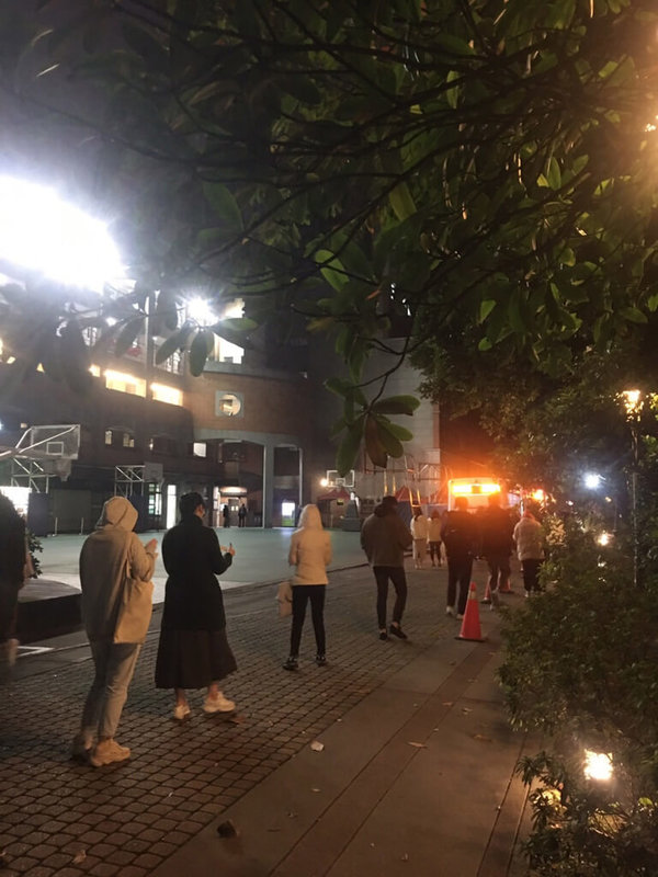 1名桃園市個案曾在東吳大學城中校區上課,台北市政府20日派遣行動篩檢隊協助師生擴大篩檢,約近700人已完成篩檢,其中有1人確診。(台北市政府提供)中央社記者陳昱婷傳真 111年1月20日