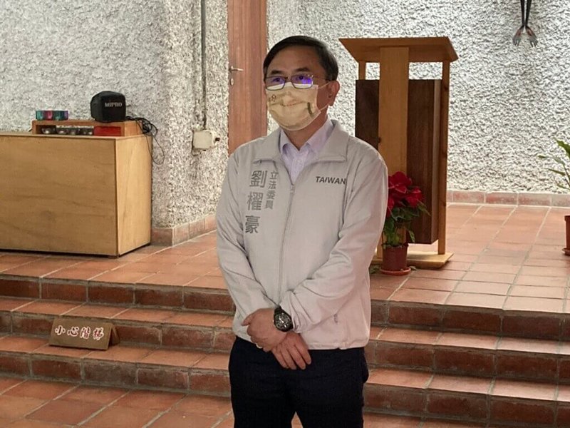 台東縣私立公東高級工業職業學校清水模教堂,因已有60年歷史部分損壞,民進黨立委劉櫂豪向文化部爭取修復教堂經費,協助學校維修。(劉櫂豪提供)中央社記者盧太城東傳真 111年1月21日