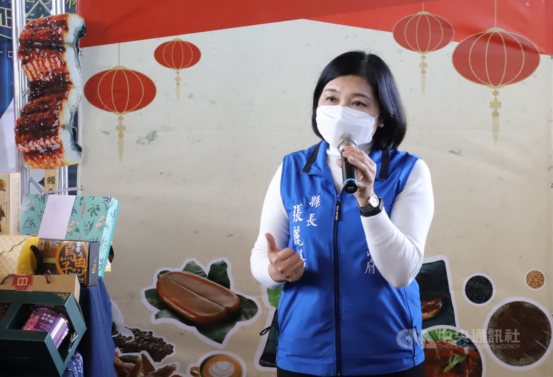 雲林縣長張麗善21日針對斗六咬狗段涉濫墾爭議表示,縣府一切依法行政、秉公處理,從開罰、要求改善、勒令停工、移送法辦,完全不循私,也沒有私相授受或任何袒護。中央社記者蔡智明攝 111年1月21日
