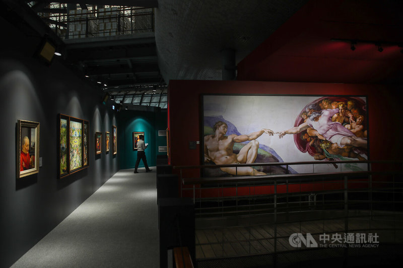 「會動的文藝復興」沉浸式光影藝術展22日將正式開展,整體以文藝復興時間序為主線,在各展區呈現相對應的時空背景及藝術發展,讓台灣民眾不必出國就能飽覽大師作品。中央社記者吳家昇攝 111年1月21日