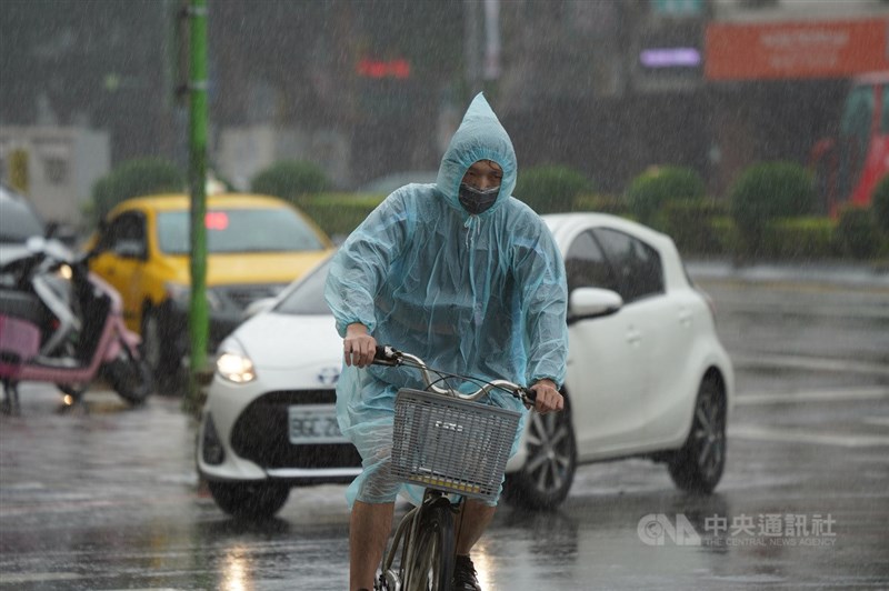 中央氣象局21日清晨發布宜蘭等5縣市豪雨及大雨特報。(中央社檔案照片)